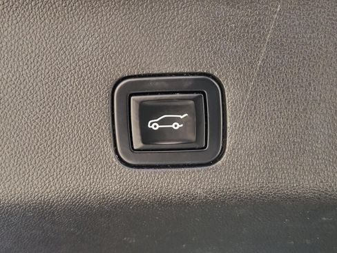 Used 2023 Chevrolet Suburban Z71 AWD/4WD image 12