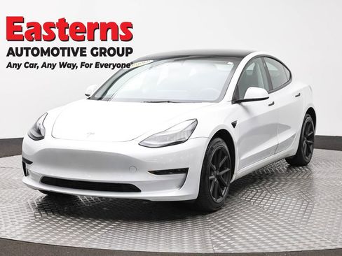 Used 2023 Tesla Model 3 Standard Range image 1