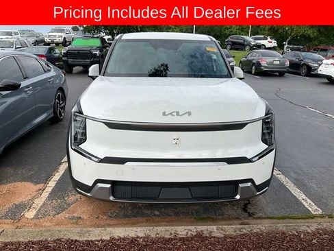 Used 2024 Kia EV9 Light Long Range RWD image 13