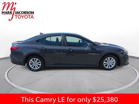Used 2025 Toyota Camry LE image 7