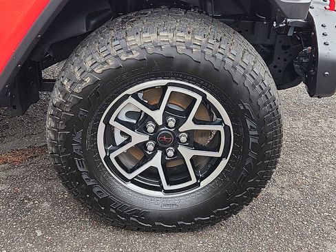 Certified 2025 Jeep Gladiator Rubicon AWD/4WD image 8