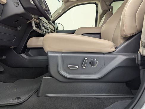 Used 2024 Ford Expedition Limited image 12