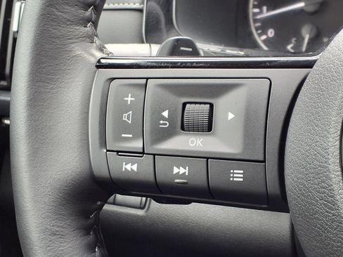Used 2024 Nissan Pathfinder SL AWD/4WD image 22