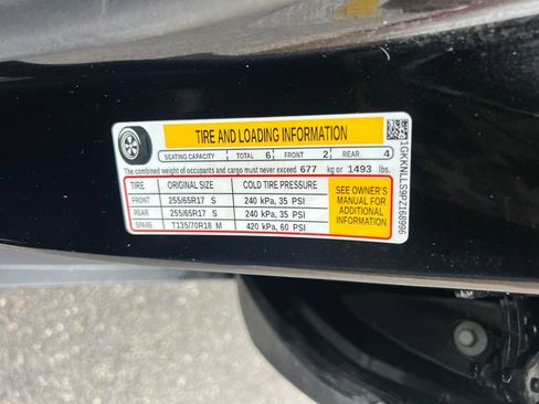 Used 2023 GMC Acadia AT4 w/ Technology Package image 30