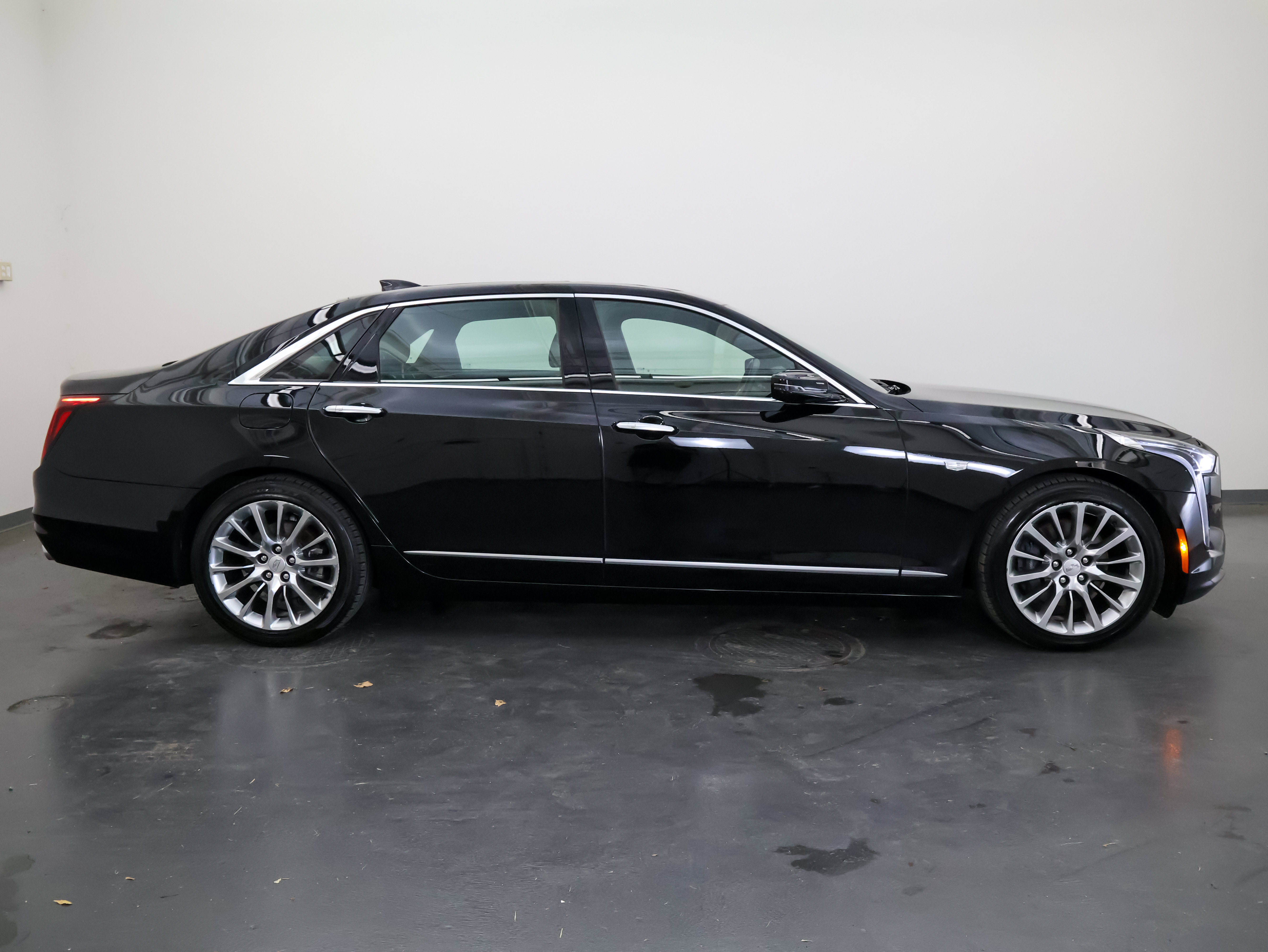 Used 2020 Cadillac CT6 Luxury AWD/4WD image 2