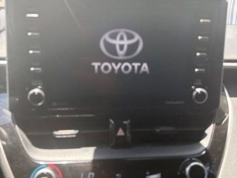 Used 2021 Toyota Corolla LE FWD image 5