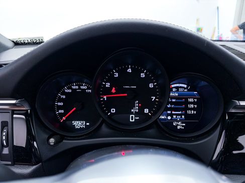 Used 2021 Porsche Macan AWD/4WD image 35