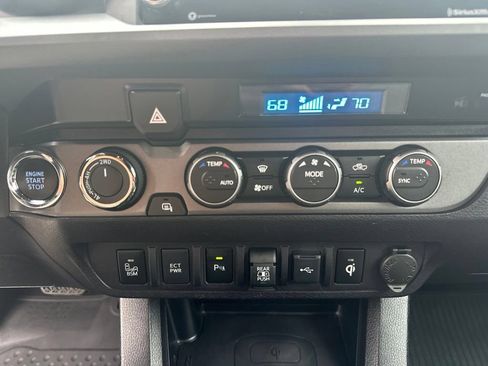 Used 2021 Toyota Tacoma TRD Off-Road w/ Technology Package AWD/4WD image 22