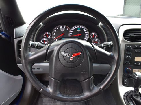 Used 2005 Chevrolet Corvette Coupe w/ Preferred Equipment Group RWD image 18