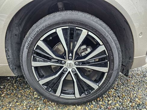 Used 2025 Volvo XC60 B5 Plus w/ Protection Package Premier image 9