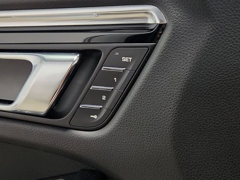 Certified 2026 Porsche Macan AWD/4WD image 25