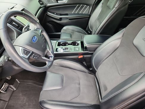 Used 2019 Ford Edge ST w/ Equipment Group 401A AWD/4WD image 9