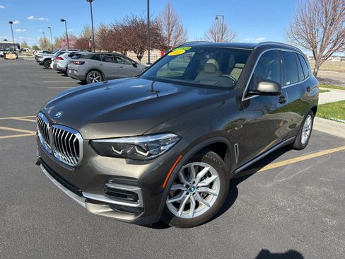 Used 2022 BMW X5 xDrive45e w/ Premium Package image 3