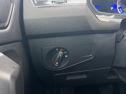 Used 2024 Volkswagen Tiguan SE image 15