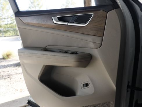 Certified 2026 Volkswagen Atlas SE FWD image 18