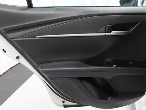 Used 2025 Toyota Camry SE FWD image 15