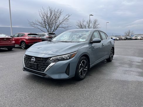 Used 2025 Nissan Sentra SV w/ Trunk Package image 8