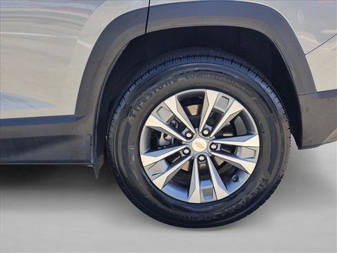 Used 2025 Chevrolet Equinox LT FWD image 21