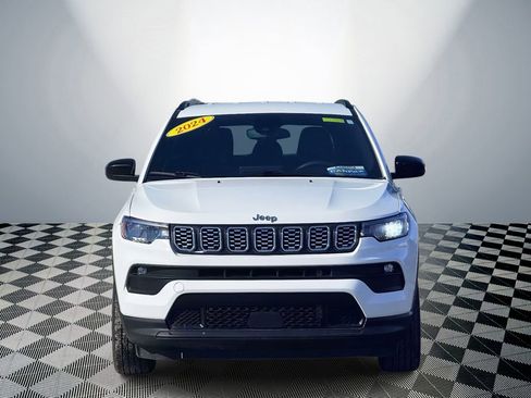 Used 2024 Jeep Compass Latitude image 2