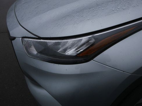 Used 2020 Toyota Highlander XLE AWD/4WD image 15