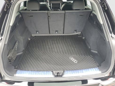 Used 2025 Audi Q5 Premium w/ Convenience Package image 9