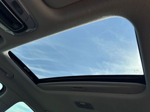 Used 2025 Hyundai Elantra Limited image 32