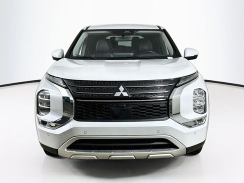 Used 2024 Mitsubishi Outlander SE FWD image 2