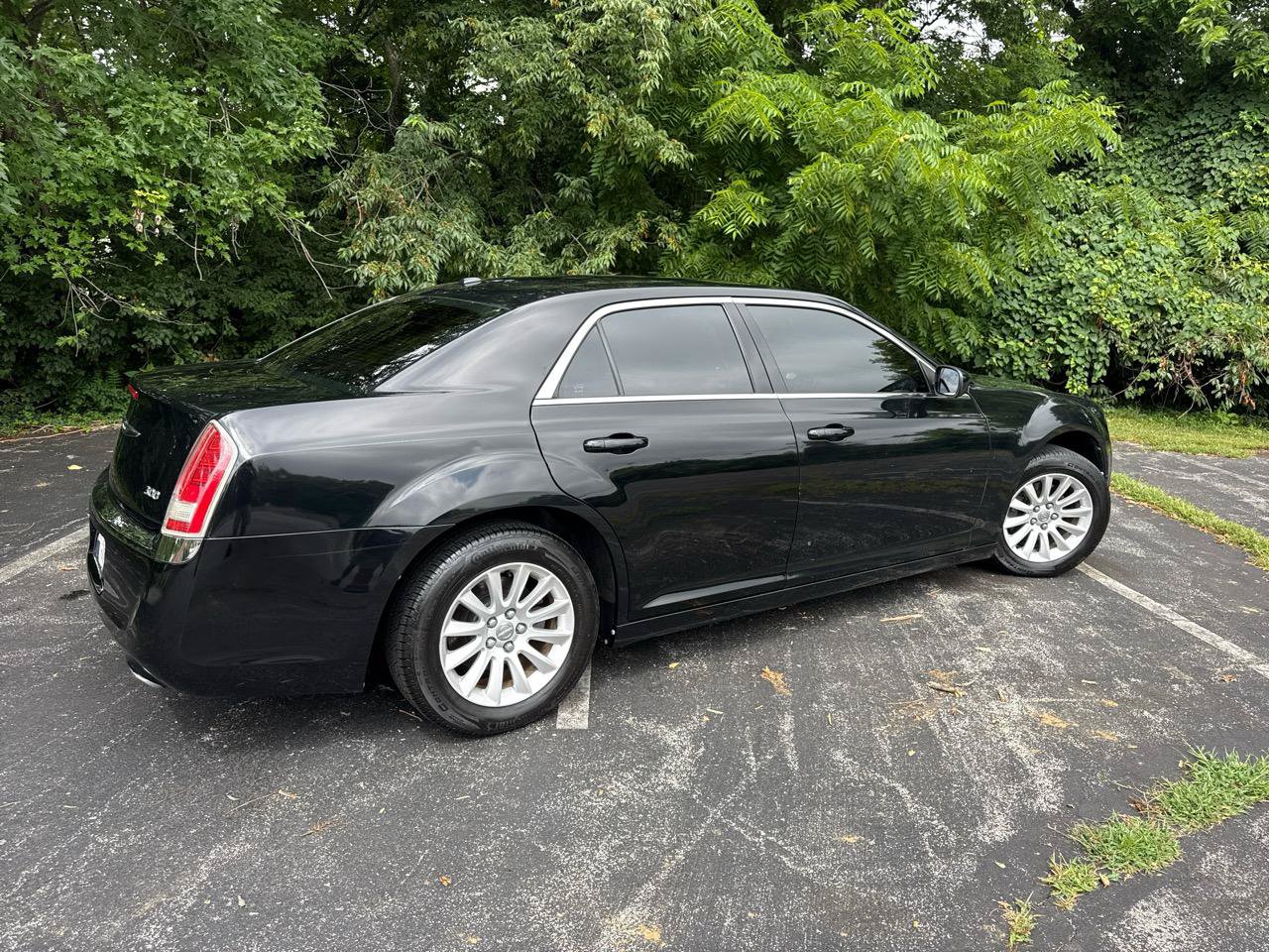 Used 2013 Chrysler 300 RWD image 2