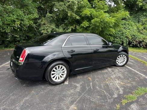 Used 2013 Chrysler 300 RWD image 2