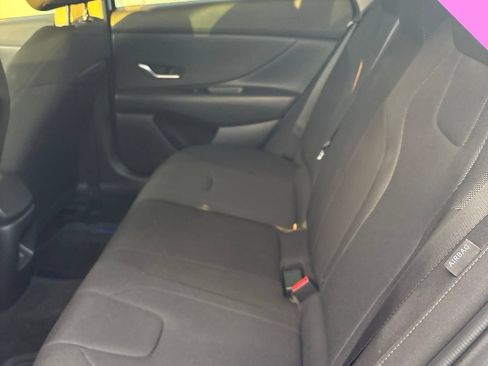 Certified 2024 Hyundai Elantra SE FWD image 18