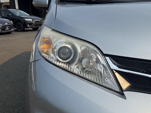 Used 2020 Toyota Sienna LE FWD image 11
