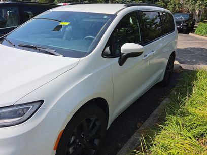 Used 2023 Chrysler Pacifica Touring-L w/ S Appearance Package