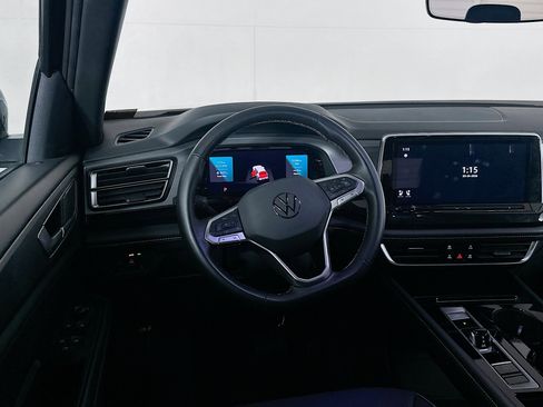 Used 2025 Volkswagen Atlas Cross Sport SE image 17