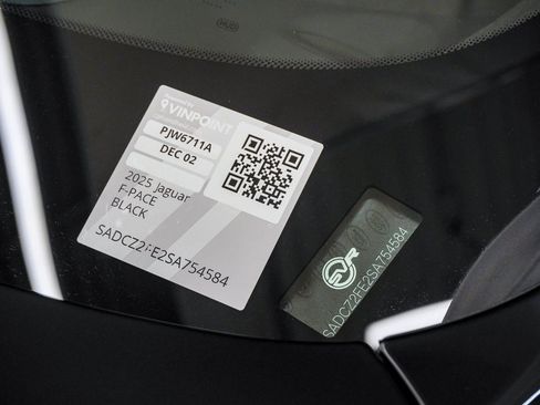 Used 2025 Jaguar F-PACE SVR image 33