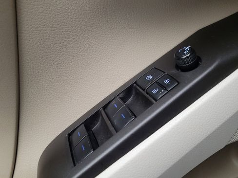 Used 2022 Toyota Camry LE FWD image 27