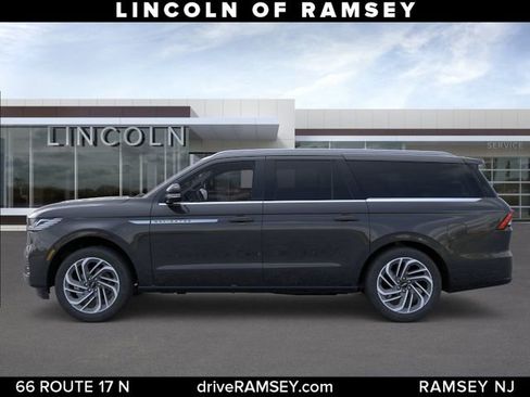 New 2025 Lincoln Navigator L Reserve AWD/4WD image 3
