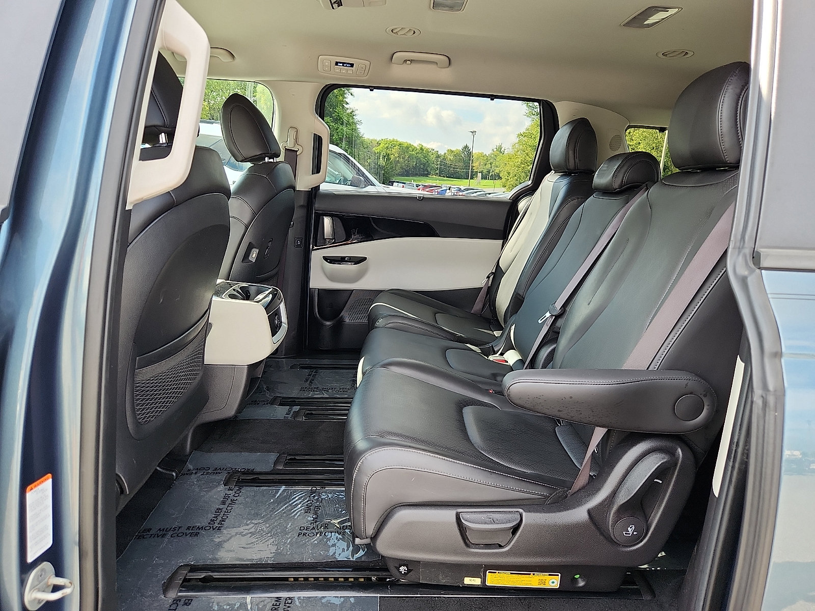 Certified 2024 Kia Carnival EX FWD image 11