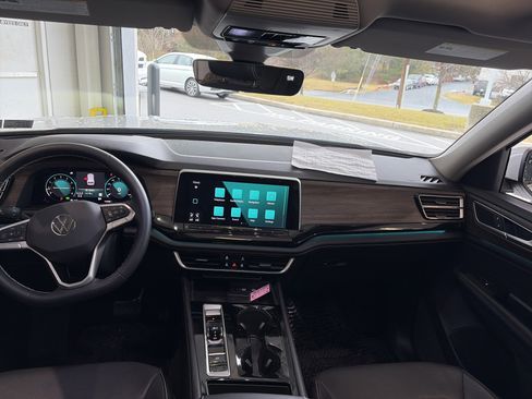 Used 2024 Volkswagen Atlas SEL image 32