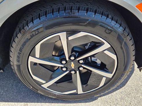 Used 2025 Chevrolet Equinox EV LT w/ Convenience Package image 9