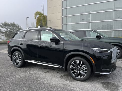 Certified 2026 INFINITI QX60 Luxe w/ Family Package FWD image 8