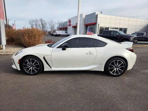 Used 2025 Toyota GR86 image 4