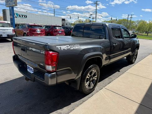 Used 2017 Toyota Tacoma TRD Sport w/ Tow Package AWD/4WD image 8