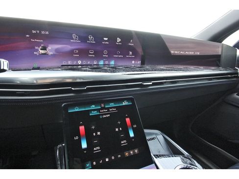 Used 2025 Cadillac Escalade IQ Sport 1 AWD/4WD image 17