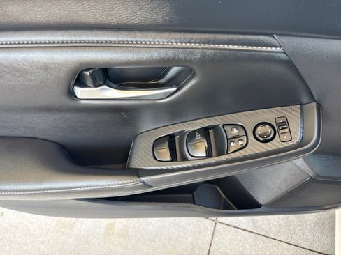 Used 2025 Nissan Sentra SV FWD image 9