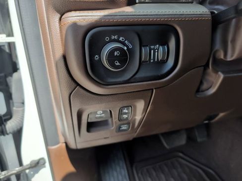 Used 2025 RAM 1500 Limited AWD/4WD image 17
