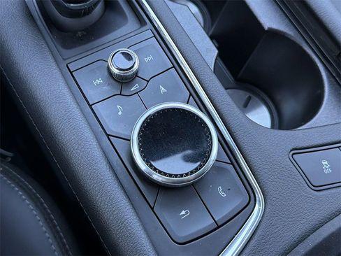 Used 2025 Cadillac XT5 Premium Luxury image 17