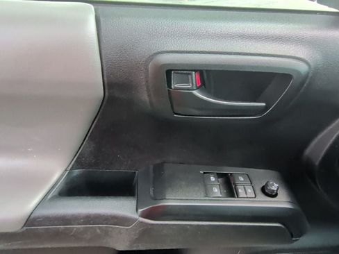 Used 2021 Toyota Tacoma SR RWD image 12