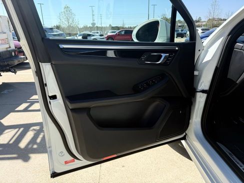 Used 2018 Porsche Macan GTS image 9