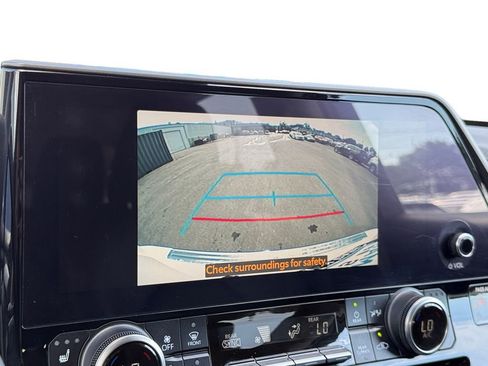 Used 2023 Toyota Highlander XLE AWD/4WD image 15