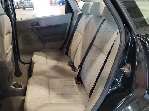 Used 2010 Ford Focus SE FWD image 6